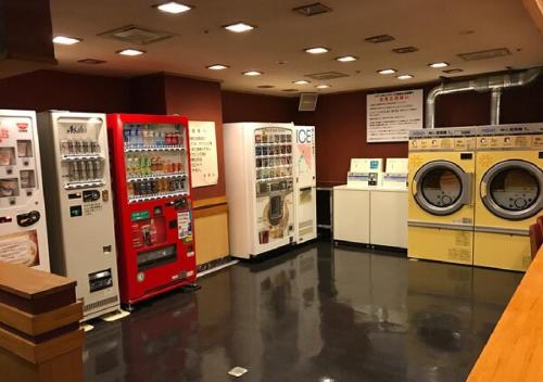 a laundry room with washing machines and other machines at Ogaki Forum Hotel / Vacation STAY 72179 in Ogaki