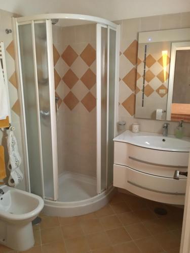 a bathroom with a shower and a toilet and a sink at B&B Il Grappolo in Anacapri