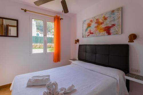 Postel nebo postele na pokoji v ubytování Villas 84 Est & Oest, Son Bou By MENORCARENTALS