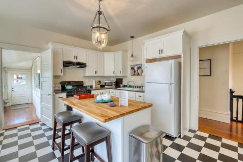 Lilac Victorian Downstairs – Photos 2