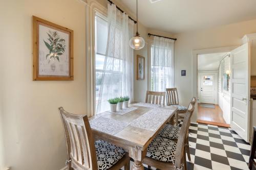 Lilac Victorian Downstairs – Photos 3