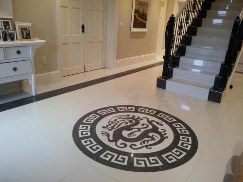 a house hallway with a medallion carpet on the floor at Riverview Country House in Ballinasloe