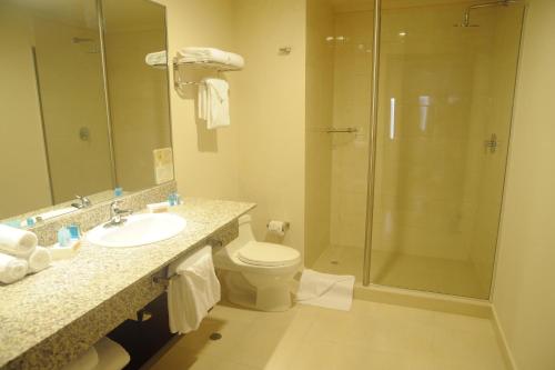 Ένα μπάνιο στο Novotel Panama City