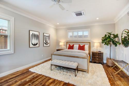 a bedroom with a bed and a bench in a room at Sonoma Bungalows in Sonoma