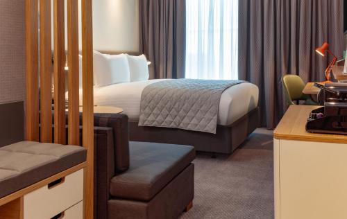 Ruang duduk di Holiday Inn London Heathrow - Bath Road by IHG