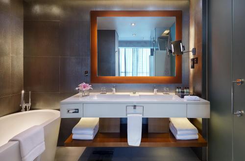 Ένα μπάνιο στο Pullman Jakarta Central Park