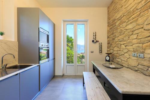 Η κουζίνα ή μικρή κουζίνα στο Villa Ramella
