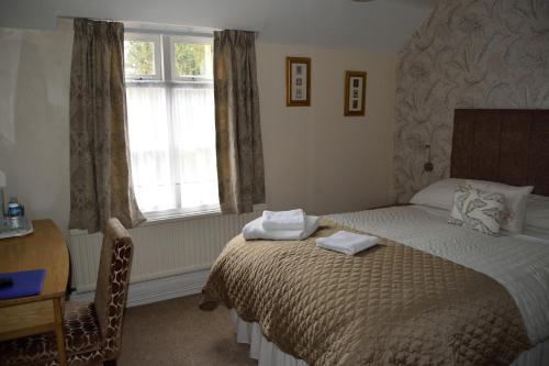 En eller flere senge i et værelse på The White Lion Inn