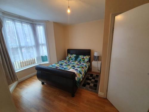London Zone 2 Three Bedroom Apartment