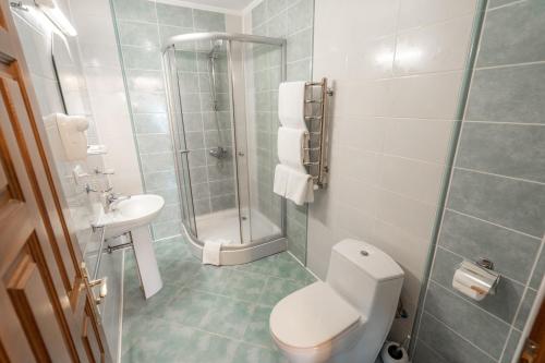 Bilik mandi di Villa Garden Hotel