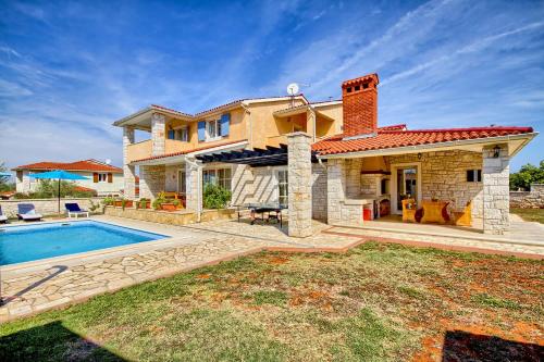 Charming villa Oliva with 4 bedrooms near the wonderful village of Fazana