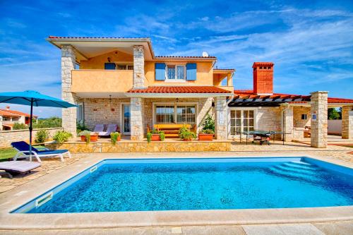 Charming villa Oliva with 4 bedrooms near the wonderful village of Fazana