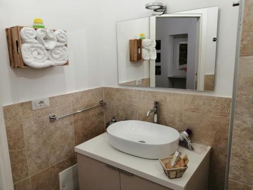 a bathroom with a sink and a mirror at B&B Ninfa in Caserta