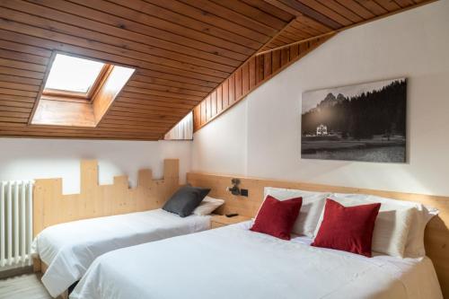 מיטה או מיטות בחדר ב-Hotel Miralago