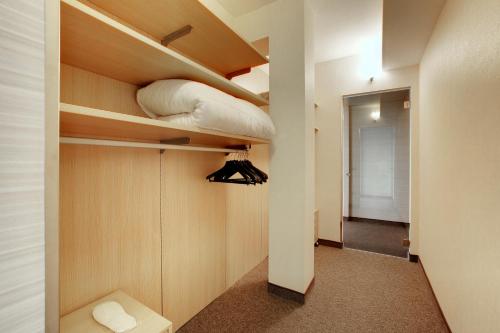 a room with bunk beds and a hallway at Cocca Hotel Royal Thai Spa in Sarnico