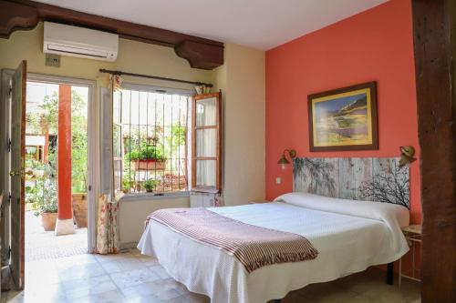 a bedroom with a large bed and a window at Hostal Castilla in Aranjuez
