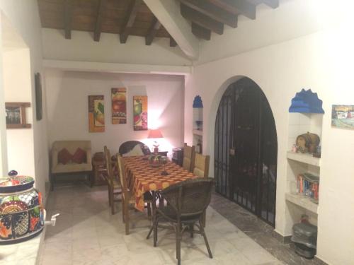 a dining room with a table and chairs at Aventura Pacifico Boutique Suites & Villas in Bucerías