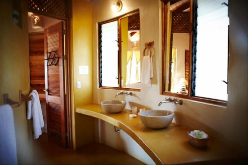 Un baño de Hotel Playa Negra