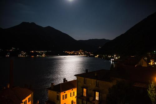 a view of a body of water at night at Chalet Lilia in Brienno