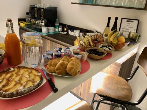 Đồ ăn tại/gần nhà khách