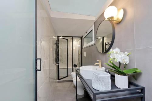 EVE Guest House at Trevi Fountain