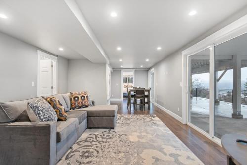 Ruang duduk di Lakeview Luxury