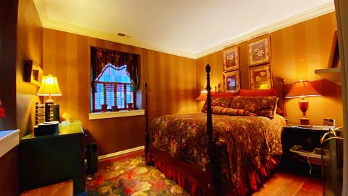 Ένα ή περισσότερα κρεβάτια σε δωμάτιο στο Wayside Inn Bed and Breakfast
