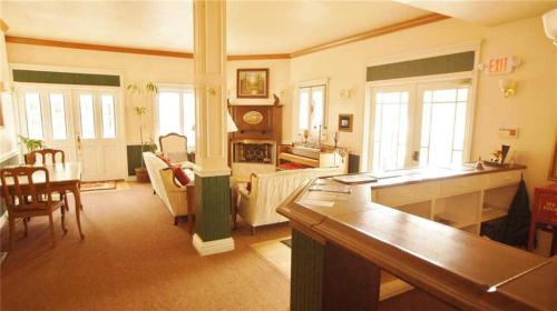 Bracken Fern Manor – Photos 5