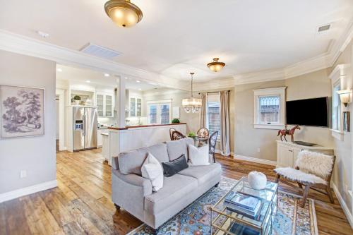 a living room with a couch and a tv at Sonoma Bungalows in Sonoma