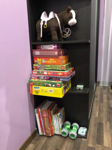 Perpustakaan di apartmen