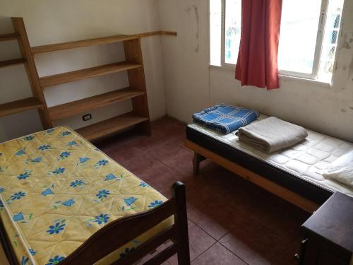 Ένα ή περισσότερα κρεβάτια σε δωμάτιο στο Casa a 3 cuadras de la playa