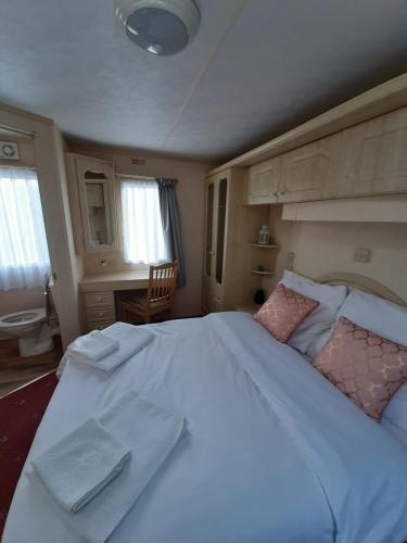 Postel nebo postele na pokoji v ubytování Ubytování u Okoře