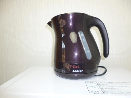 a black coffee cup sitting on top of a table at THE MICKEY CARLTON Ohashi 201 in Shiobaru