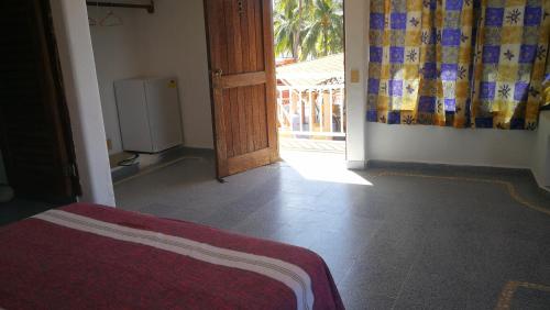 a room with a door open to a room with a door gmaxwell gmaxwell gmaxwell gmaxwell at Pie de Playa la Ropa in Zihuatanejo