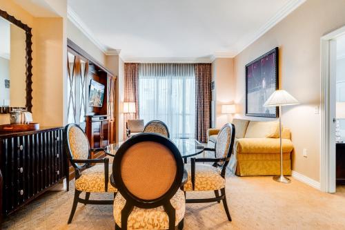 a living room with a table and chairs at Jet Luxury at The Signature Condo Hotel in Las Vegas