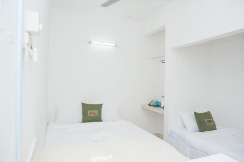 Postel nebo postele na pokoji v ubytování IBAI BEACH GUESTHOUSE