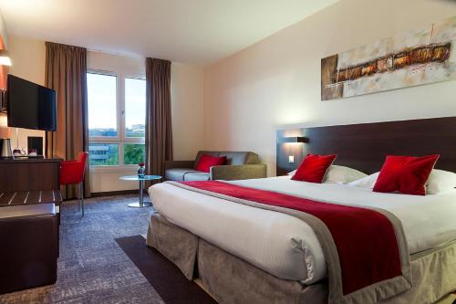 Giường trong phòng chung tại Holiday Inn - Strasbourg - Nord, an IHG Hotel