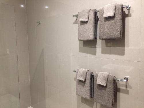 a bathroom with towels hanging on a wall at Gulgong Telegraph Station in Gulgong