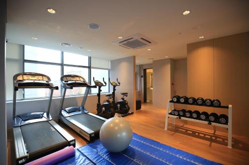 a gym with two treadmills and a ball in a room at Arirang Hill Hotel Dongdaemun in Seoul