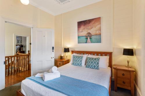 A bed or beds in a room at Riversleigh House