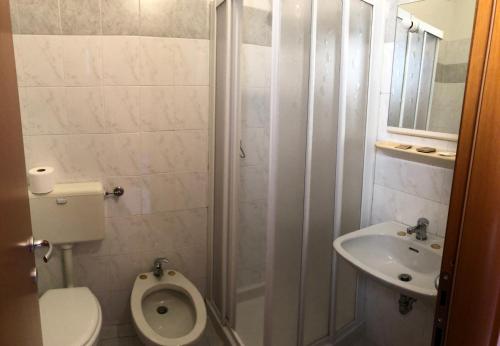 Gallery image of Da Nando Antica Osteria Hotel in Godi