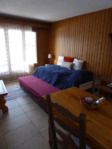 a bedroom with a bed and a table in it at Belcombes in Verbier