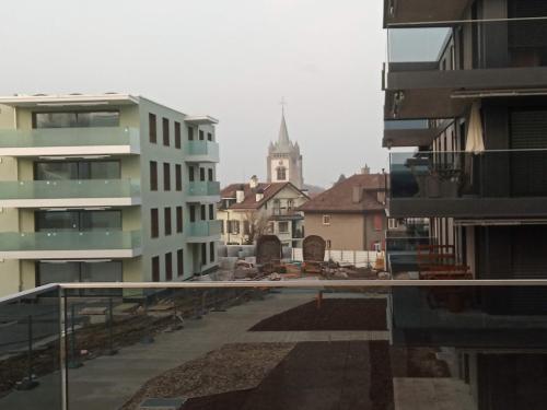 - Vistas a la ciudad desde 2 edificios en Appartement Daria Cossonay, en Cossonay