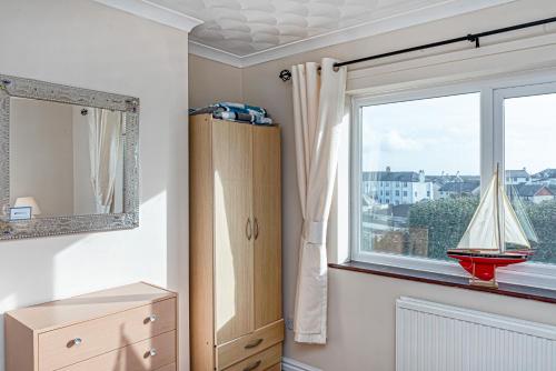 Gallery image of Trearddur Bay - Home with a view and Hot Tub - Sleeps 10 in Trearddur