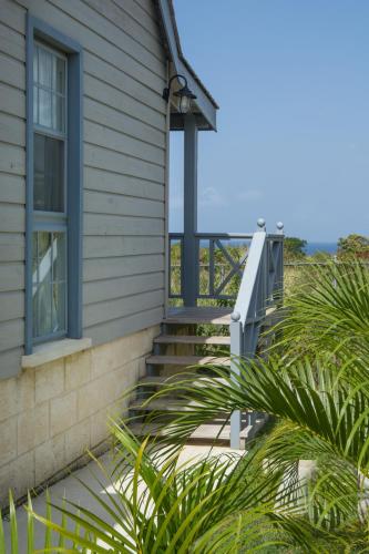  West Rock Villas -  Room  picture :   Tea/Coffee maker    Shower    Safety deposit box                           