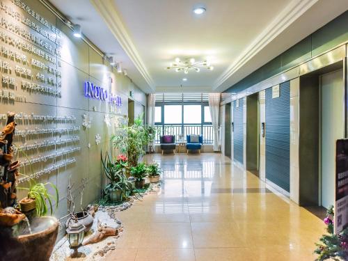 Lobi atau kawasan kaunter penerimaan di Novo Hotel Chongqing