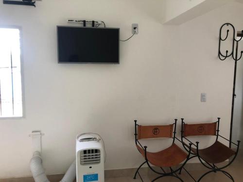 TV a/nebo společenská místnost v ubytování Hostal Los Faroles Chicoana