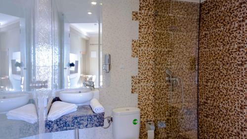 Ένα μπάνιο στο Hotel Golden Flora