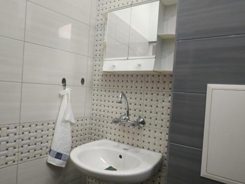 Vonios kambarys apgyvendinimo įstaigoje Апартамент топ център Бургас