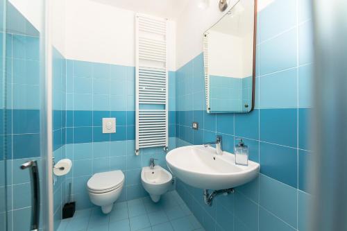 a blue bathroom with a sink and a toilet at Albergo Diffuso Ca' Spiga in Laglio